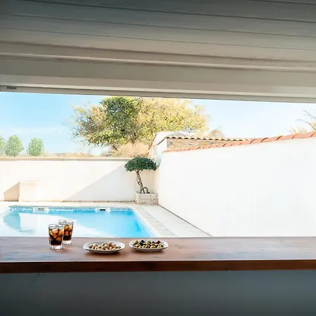 Charmante Familiale, Avec Piscine Privee, Ideale Pour Journee A La Et Proche Des Grands Buffets Vila *