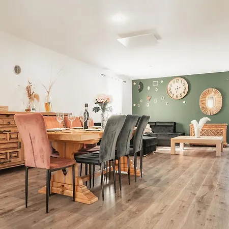 Charmante Familiale, Avec Piscine Privee, Ideale Pour Journee A La Et Proche Des Grands Buffets Vila