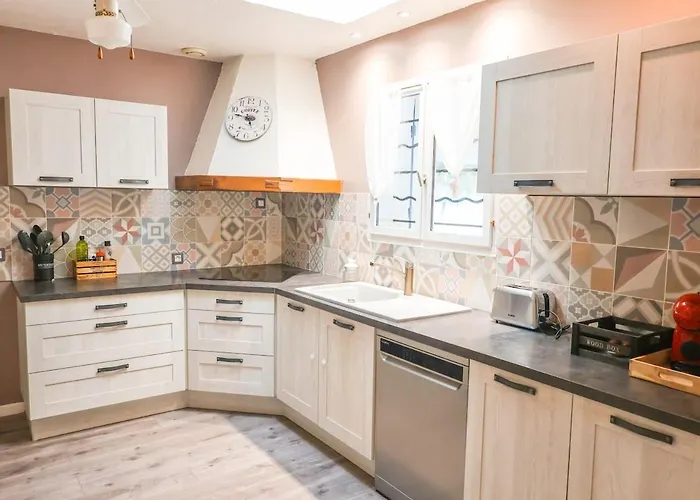 Charmante Familiale, Avec Piscine Privee, Ideale Pour Journee A La Et Proche Des Grands Buffets