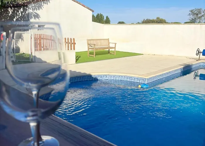 Charmante Familiale, Avec Piscine Privee, Ideale Pour Journee A La Et Proche Des Grands Buffets * Coursan