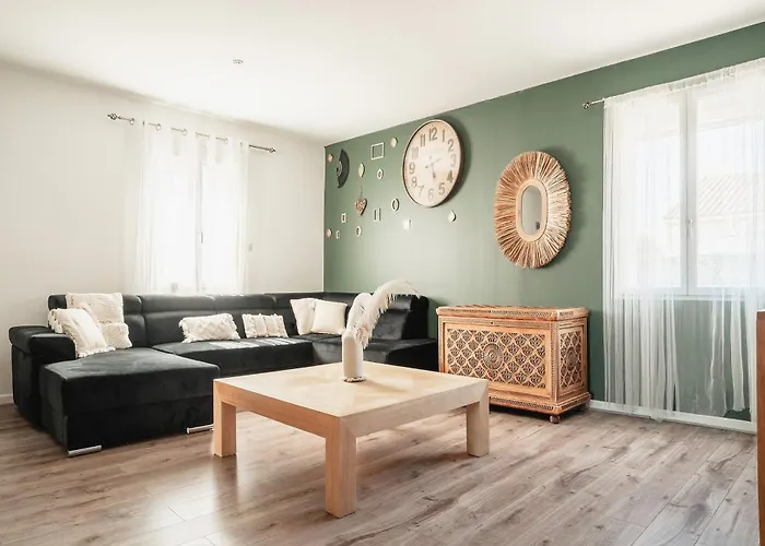 Charmante Familiale, Avec Piscine Privee, Ideale Pour Journee A La Et Proche Des Grands Buffets